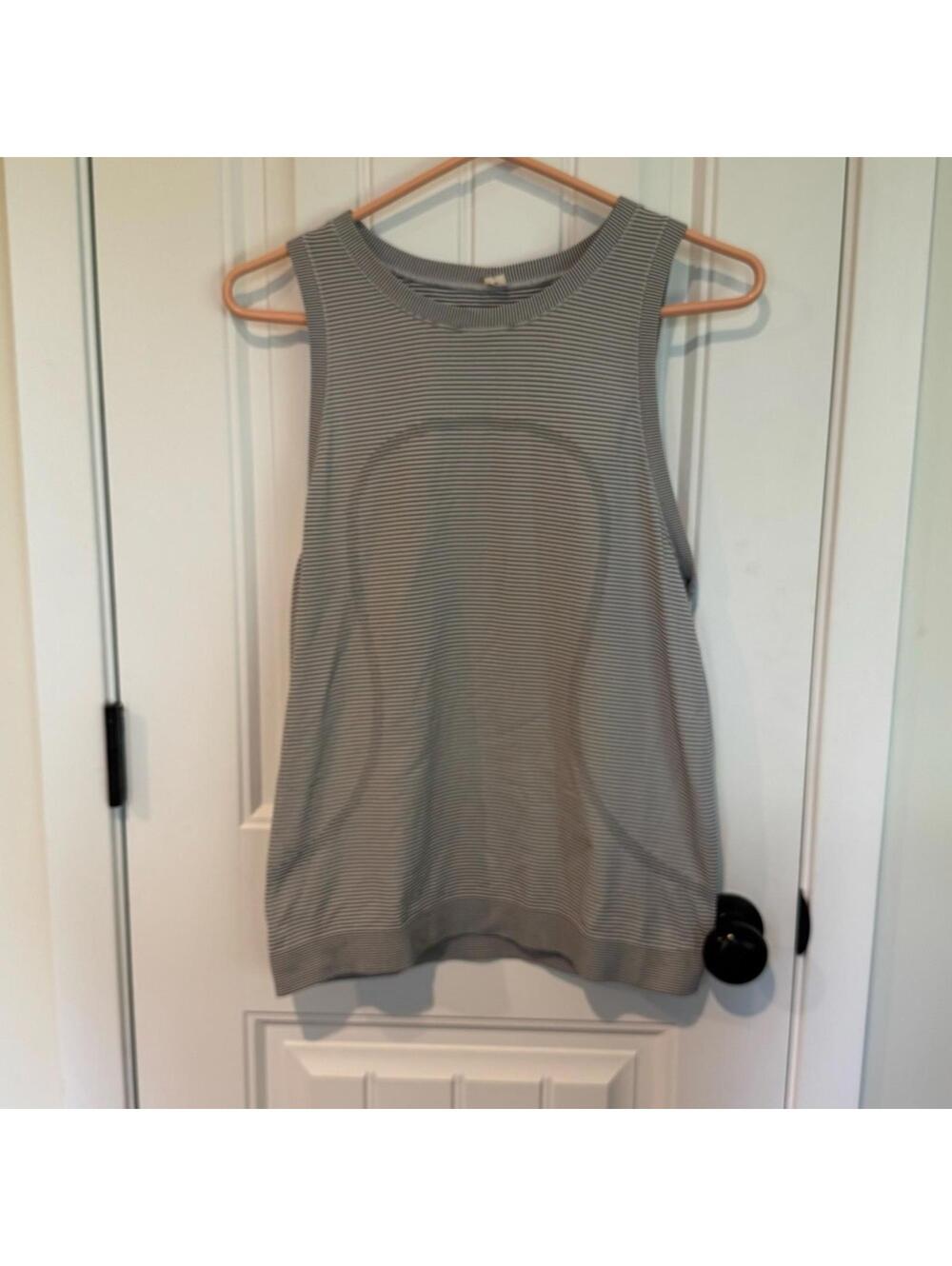 Lululemon Size 6 tank